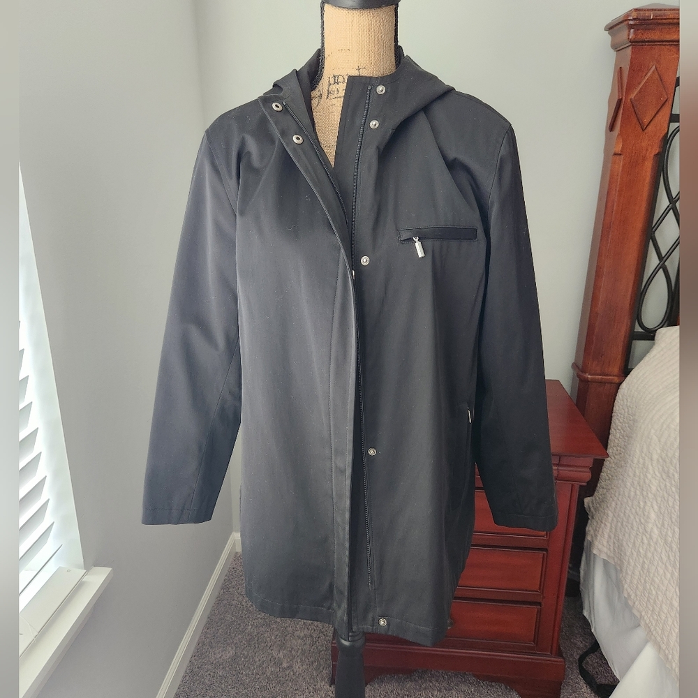 EUC women's Black Rain Coat